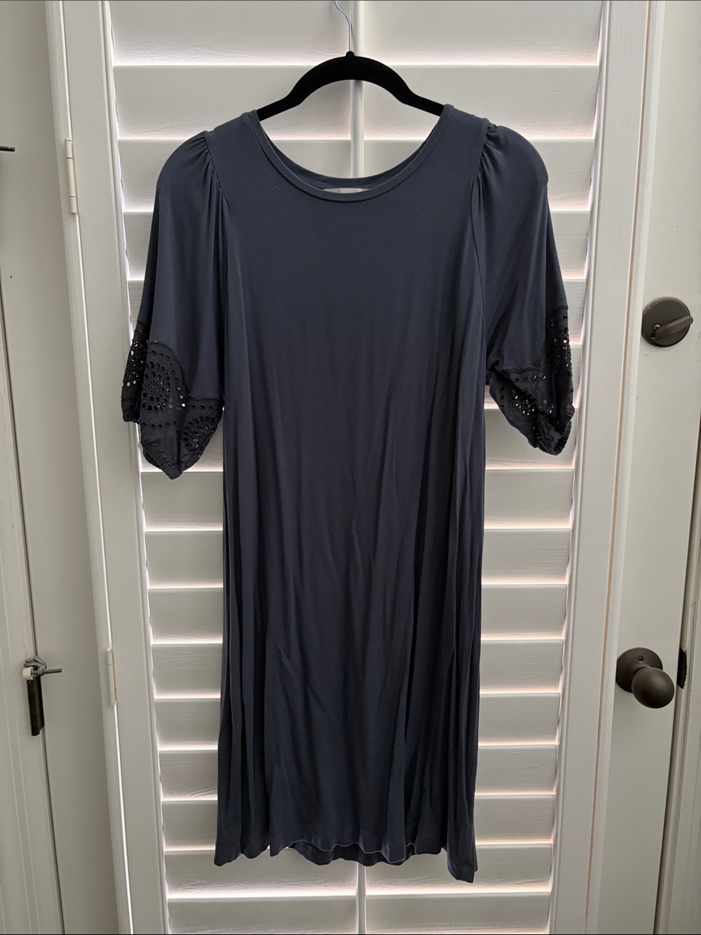 LOFT Size XS Navy Midi Dress with Eyelet Puff Sleeves